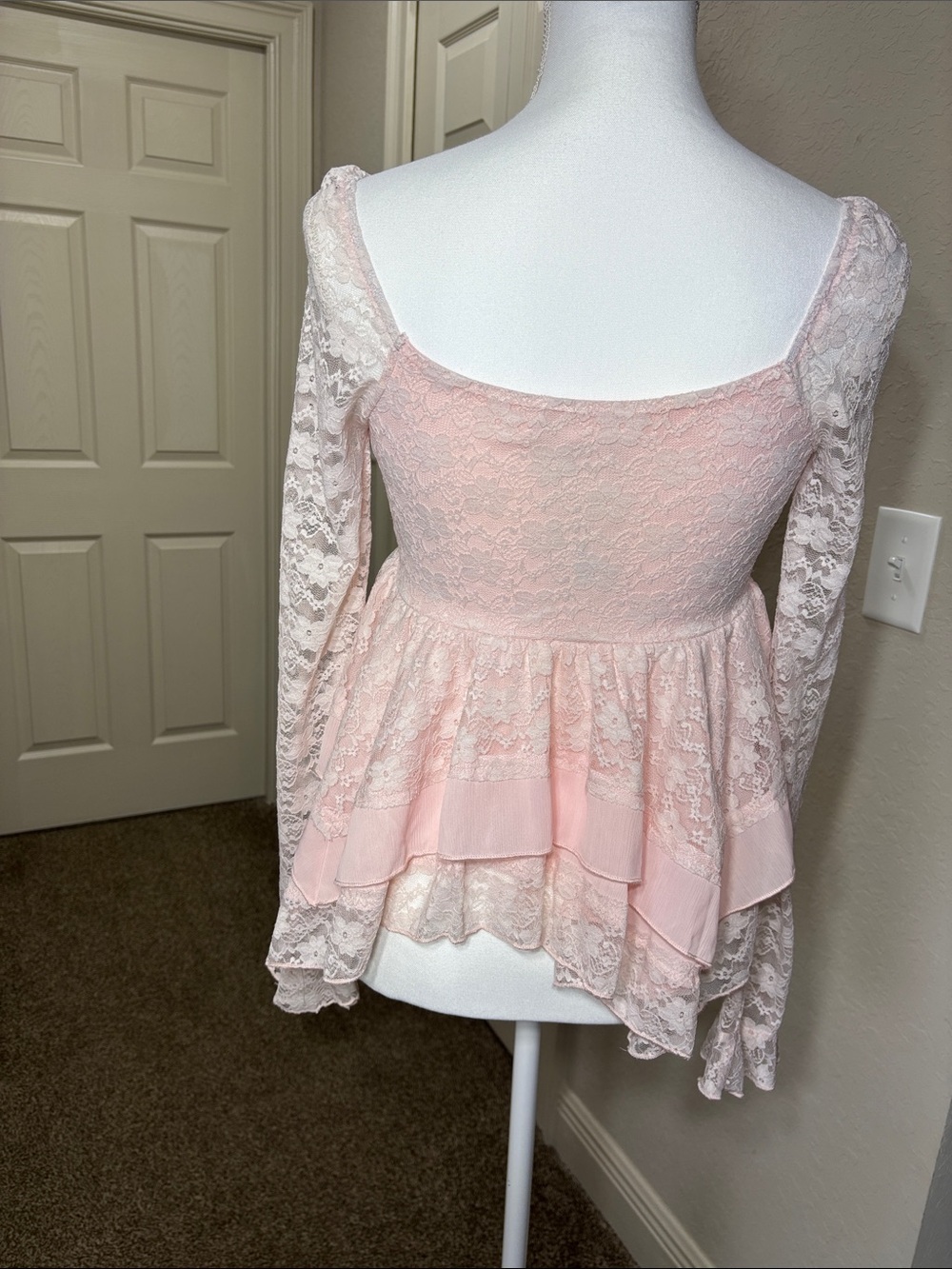 Altar'd State Lace Peplum Blouse Pink Boho Romantic Junior-inspired fit  S NWT - Picture 6 of 8